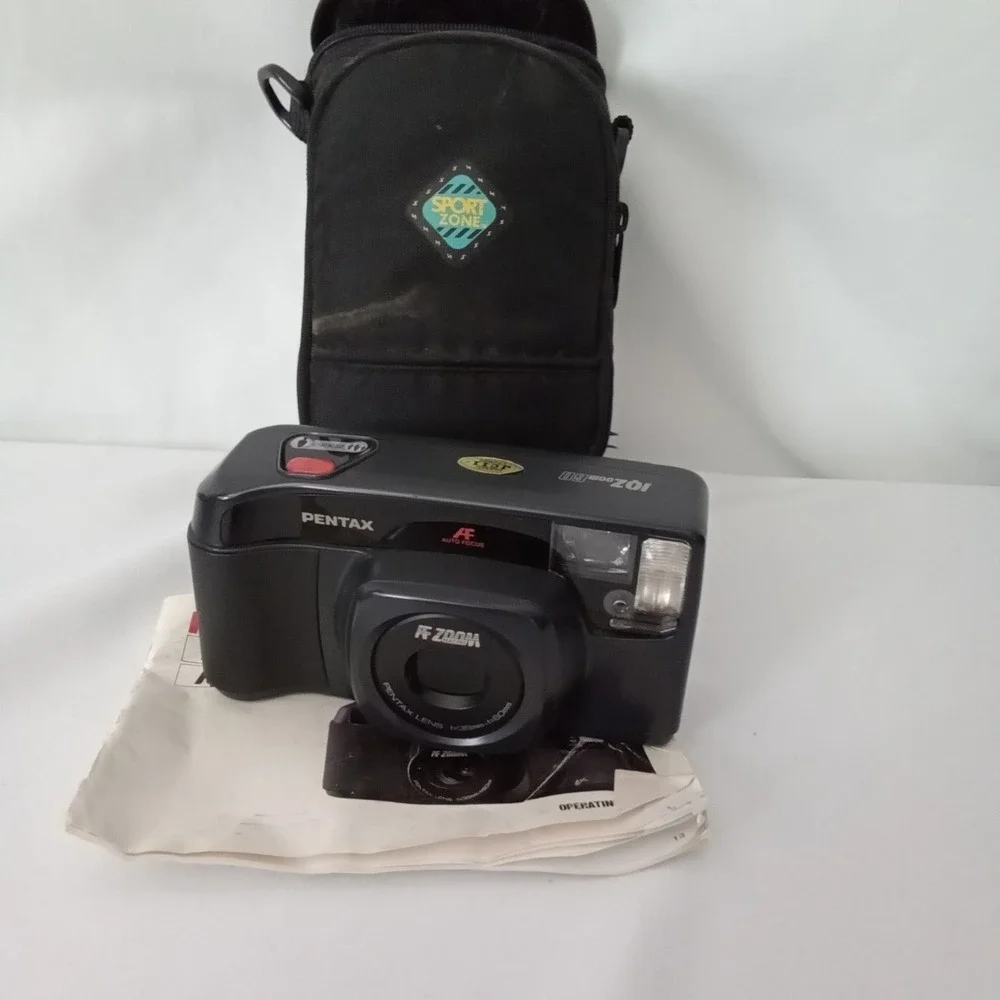 Pentax IQZoom 60 35mm Film Camera 38-60mm Macro Zoom with Case and‎ Manual